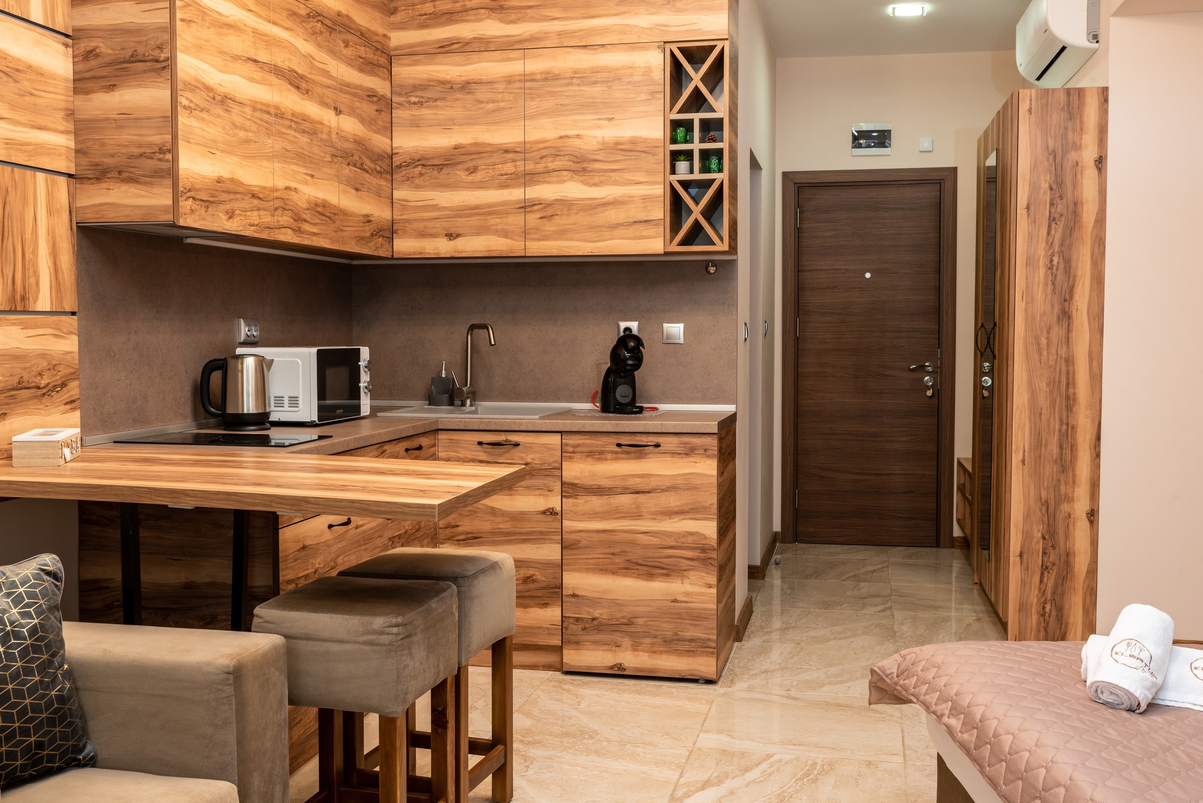 Studio Apartment image 2