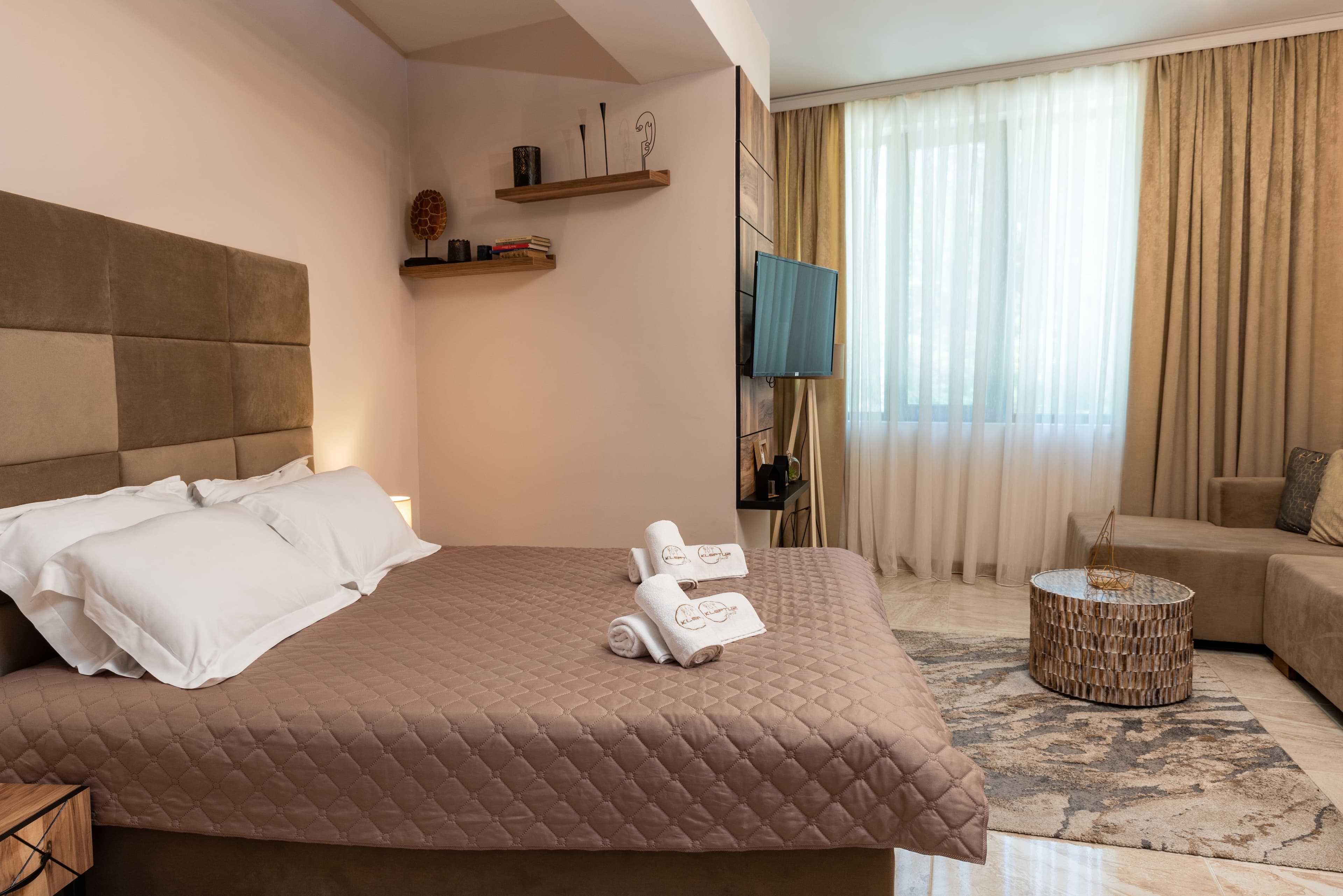 Studio Apartment image 3