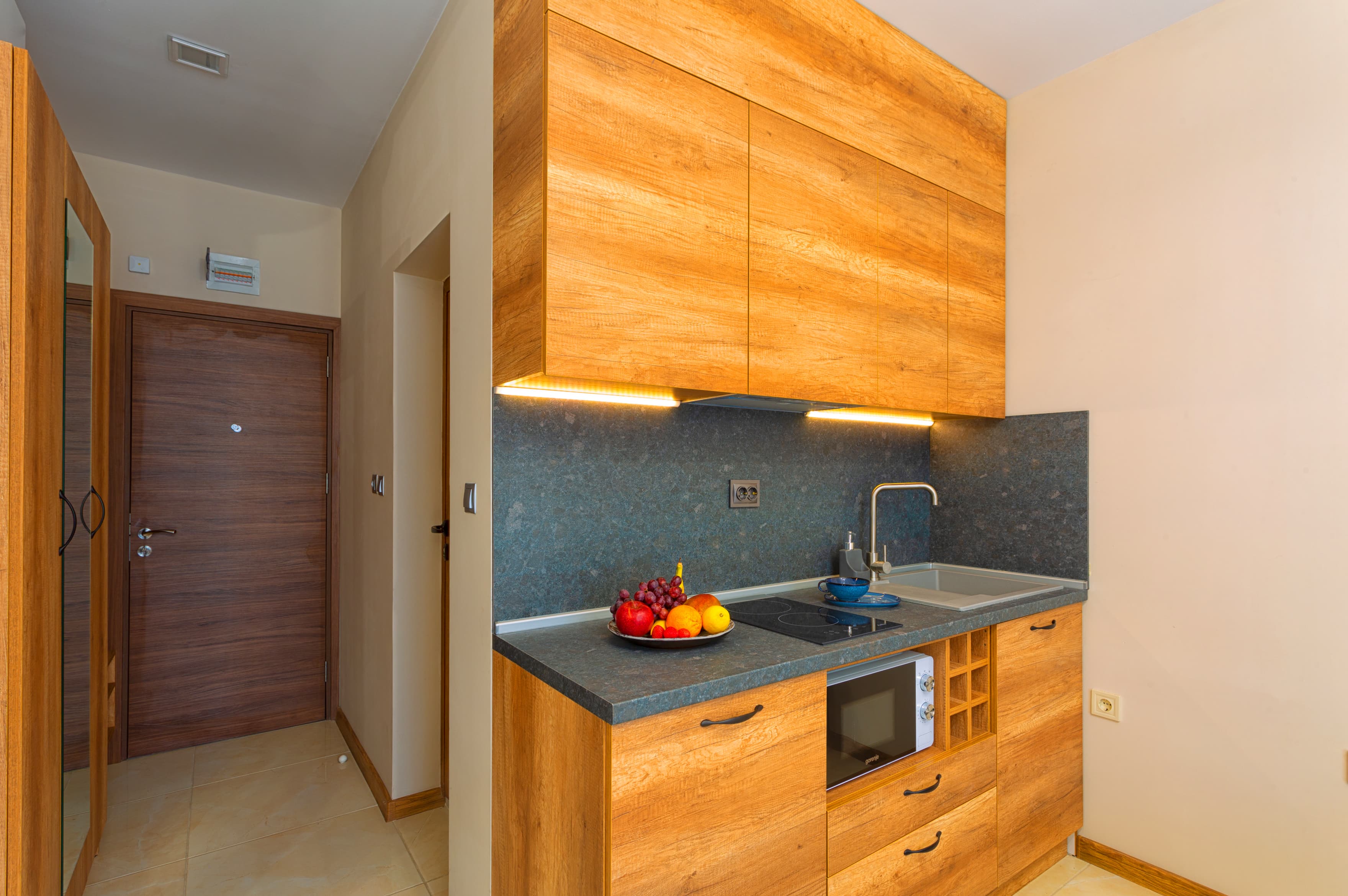 One-Room Apartment image 2